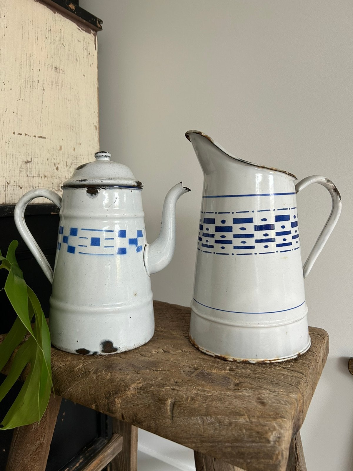 Twee franse emaille kannen blauw /  wit blokjes, Ophalen of Verzenden