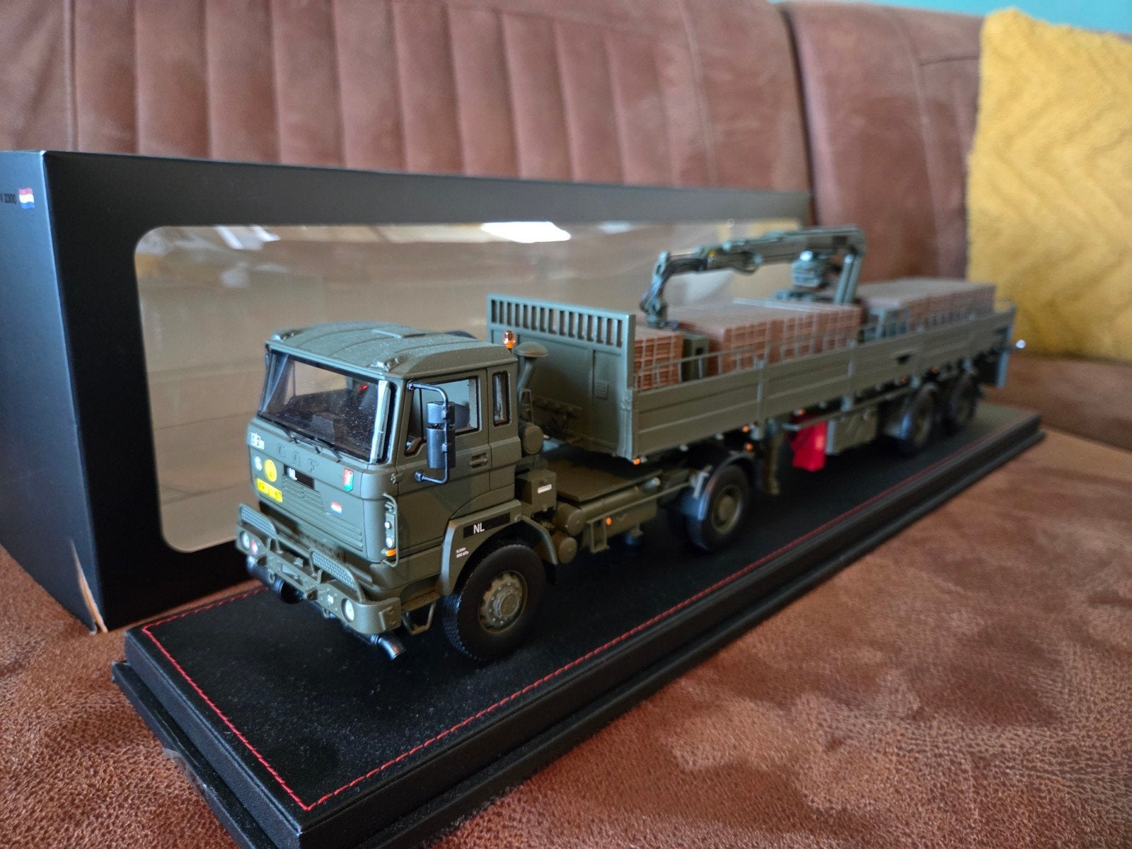 Daf Ytv 2300 met pacton 1:35 Dutch Military Models, Ophalen, Zo goed als nieuw