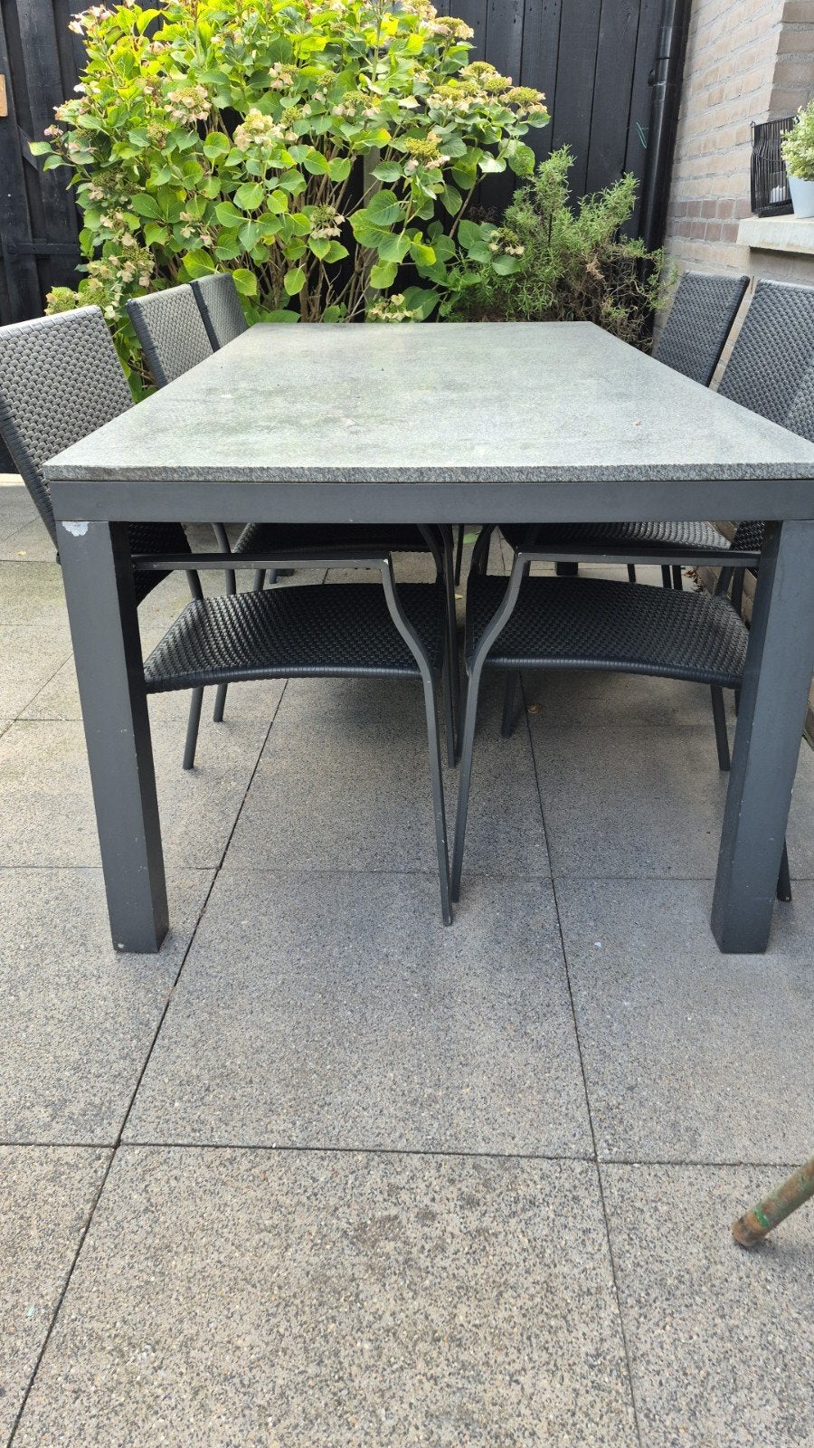 Stevige tuintafel met steen blad en aluminium onderstel, Ophalen of Verzenden, Gebruikt, Rechthoekig, Aluminium