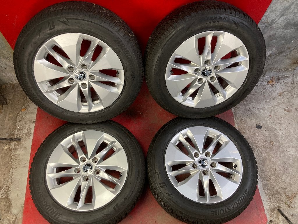 Winterbanden Skoda Octavia 2020- 2026  205/60R16 Bridgestone, Auto-onderdelen, Gebruikt, 16 inch, ., Banden en Velgen