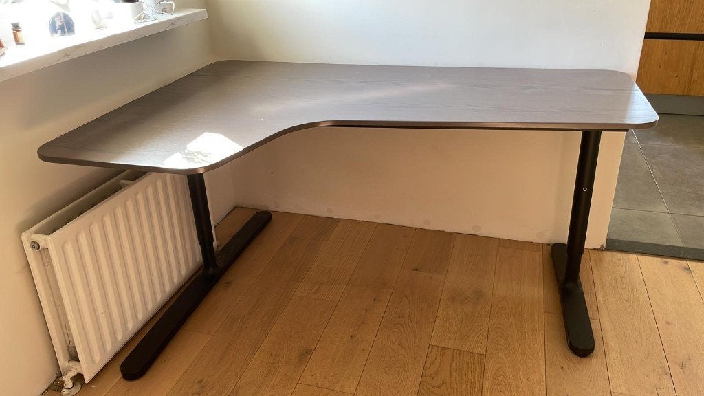 Hoekbureau BEKANT IKEA, Huis en Inrichting, Bureaus, Gebruikt, Hoekbureau, IKEA, Bruin, Demontabel, In hoogte verstelbaar, Ophalen