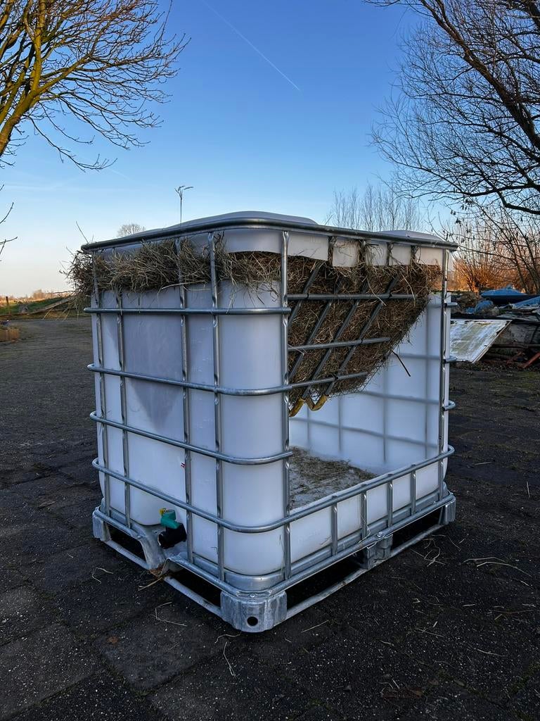 Zelfgemaakte hooiruif van IBC – stevig & praktisch, 150 liter of meer, Ophalen of Verzenden, Zo goed als nieuw