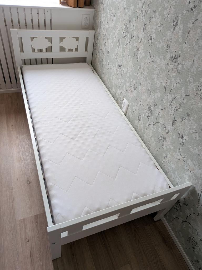 Ikea peuterbed met matras, bedhekje, dekbedhoezen, hoesl., Lattenbodem, Gebruikt, 70 tot 85 cm, 140 tot 160 cm