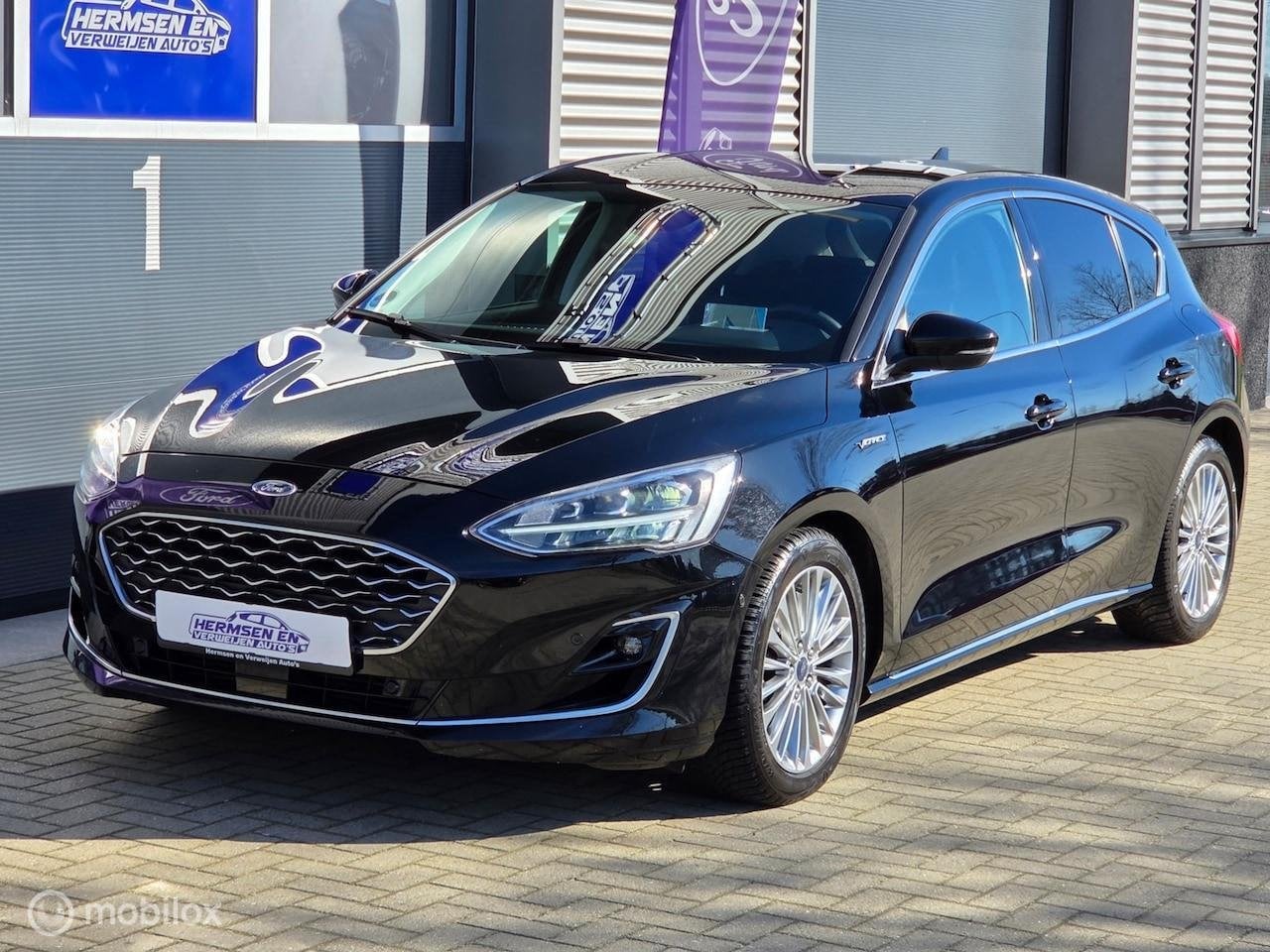 Ford Focus 1.0 EcoBoost 125pk automaat Vignale zeer luxe, 125 pk, Gebruikt, Zwart, Leder