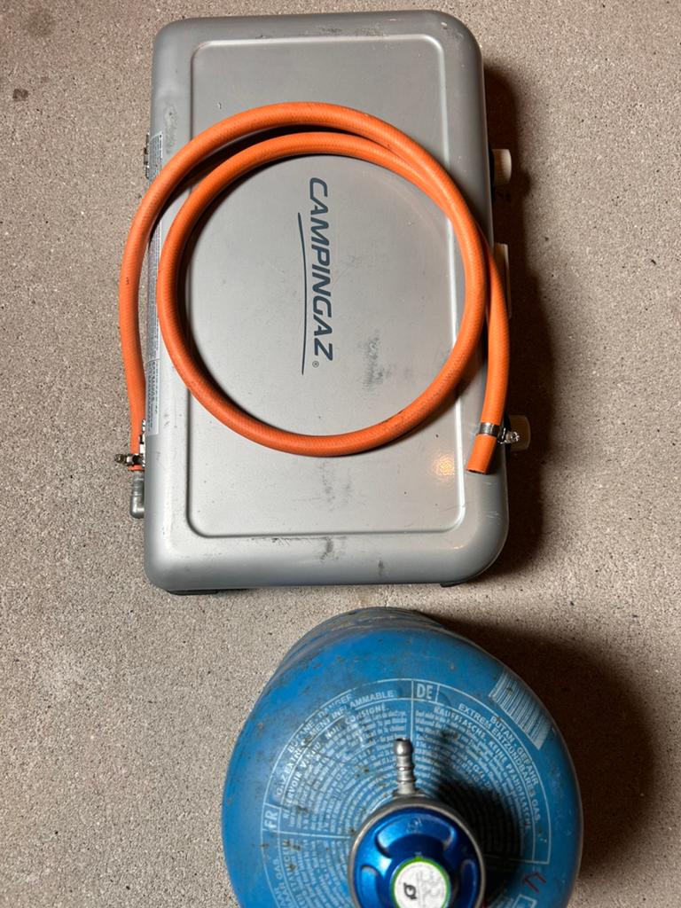Camping gasstel met gasfles en drukregelaar, Caravans en Kamperen, Kampeeraccessoires, Ophalen of Verzenden