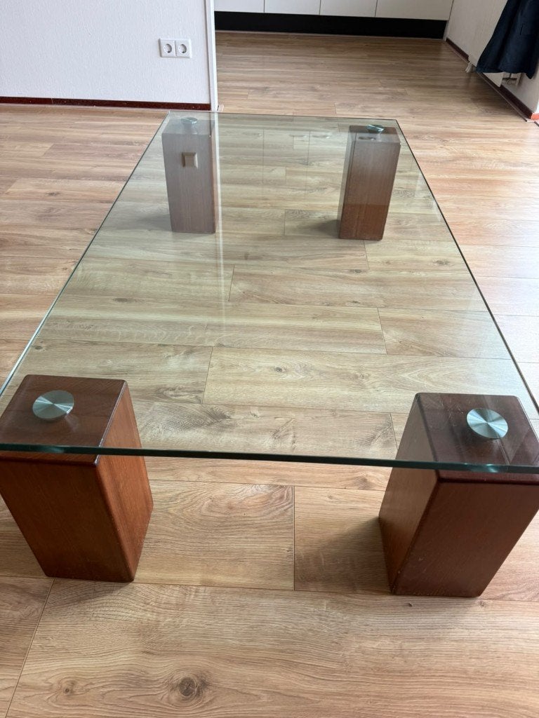Gratis: Glazen salontafel met houten poten (gehard glas), Ophalen, 100 tot 150 cm, 50 tot 100 cm, Modern