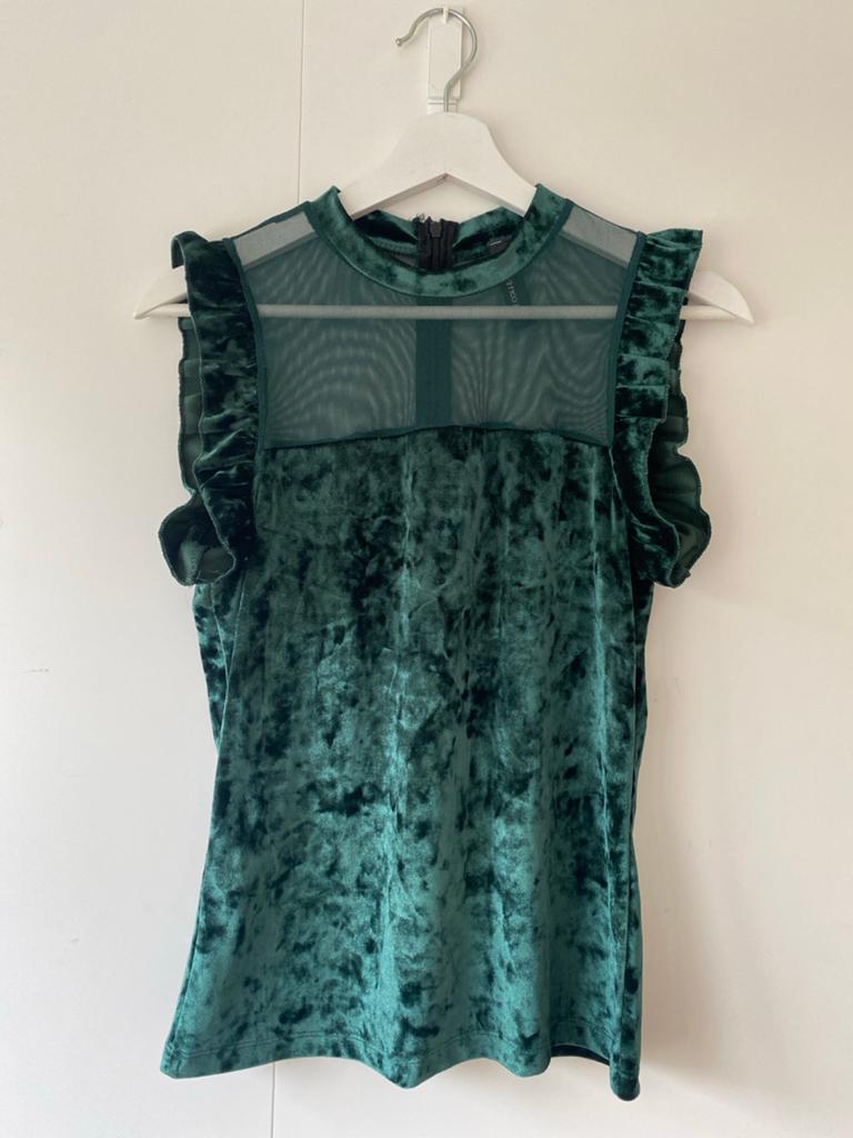 Donkergroene fluwelen top met mesh en ruches, Ophalen of Verzenden, Zo goed als nieuw, Groen, Maat 36 (S)