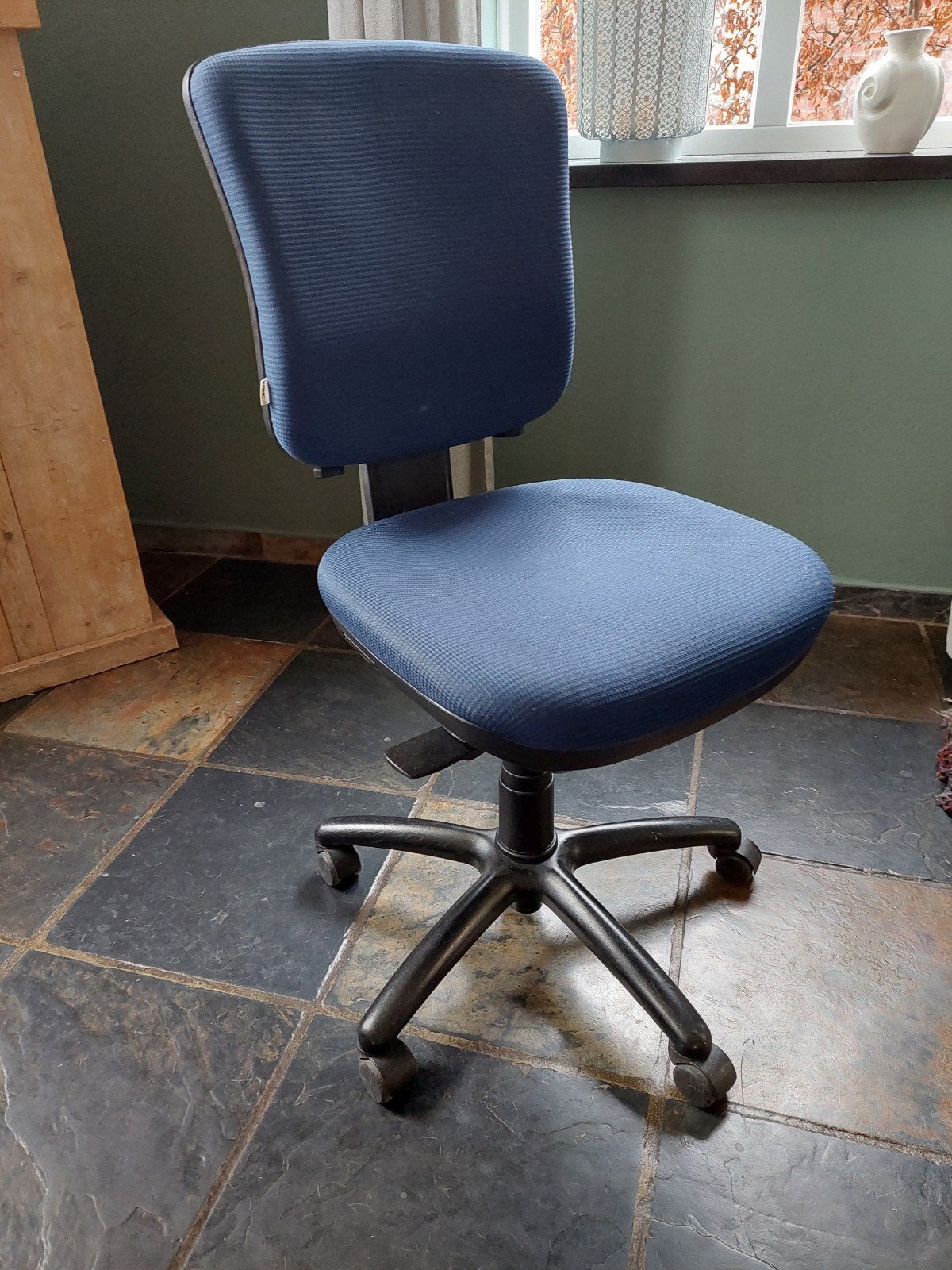 Bureaustoel stof blauw met zwart onderstel, Huis en Inrichting, Ophalen, Gebruikt, Blauw, Bureaustoel