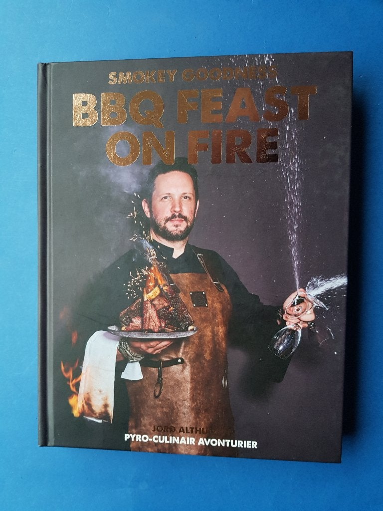 Smokey Goodness BBQ Feast on Fire (tekst: Nederlands), Verzenden, Zo goed als nieuw