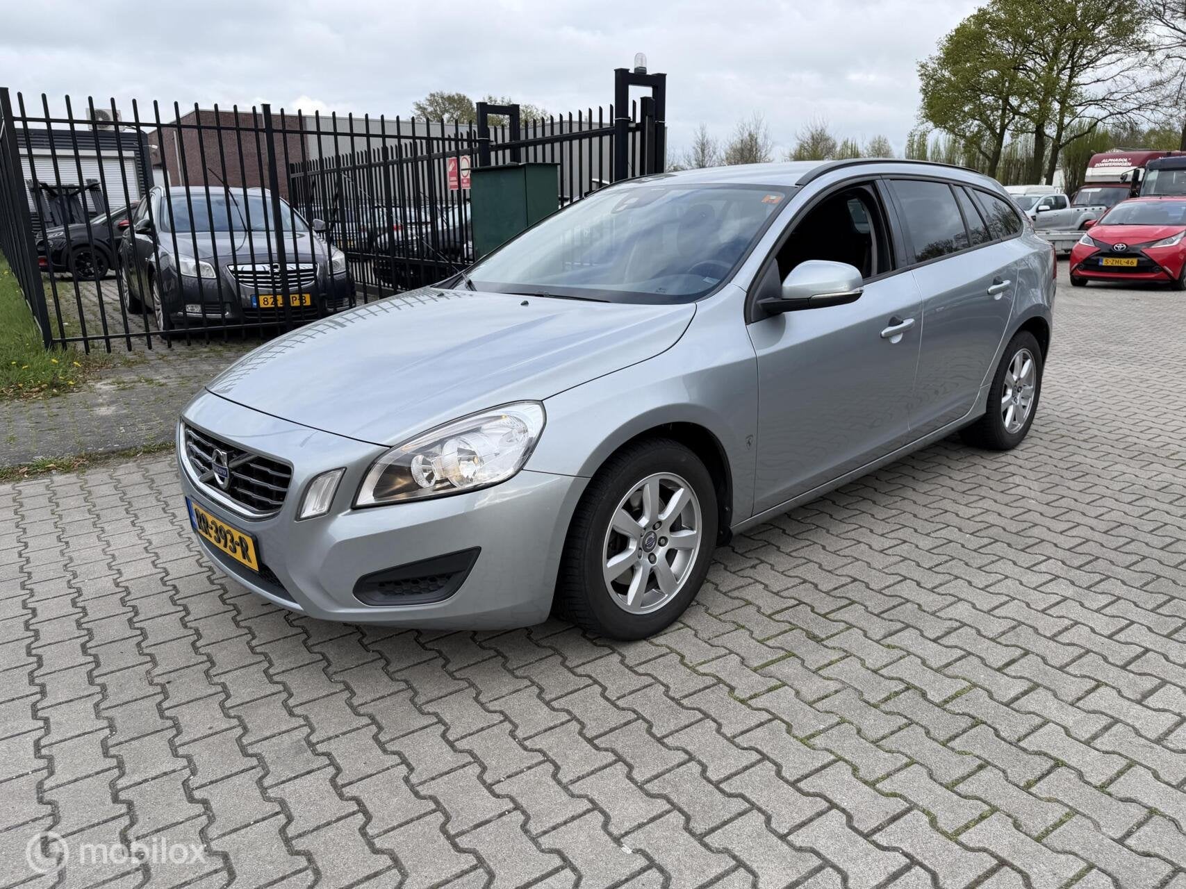 Volvo V60 2.0 D3 goed onderhouden nette auto zeer mooi, Auto's, Voorwielaandrijving, Euro 5, 136 pk, Gebruikt