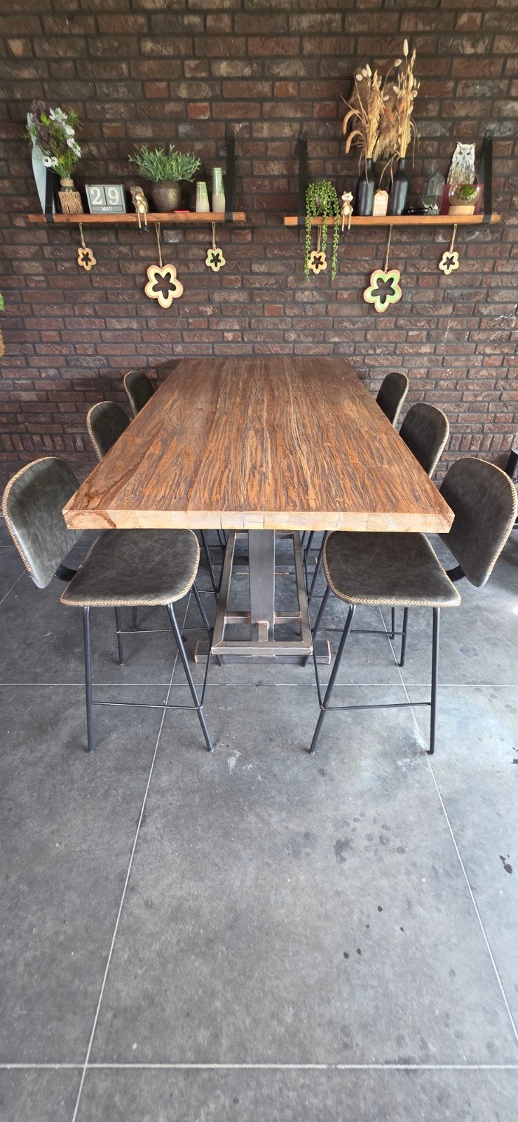 Robuuste houten eettafel met 6 stoelen, Huis en Inrichting, Tafels | Eettafels, Industrieel, Modern, 50 tot 100 cm, Zo goed als nieuw