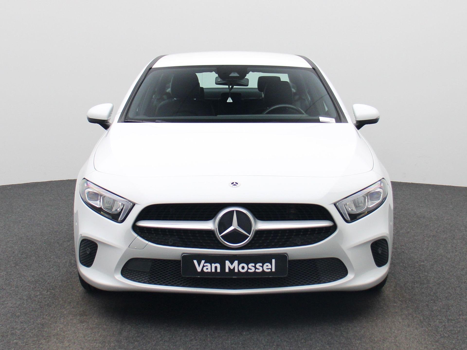 Mercedes-Benz A-Klasse Limousine A 180 Luxury Line | Apple C, Auto's, 12 maanden, Gebruikt, Zwart, 4 cilinders