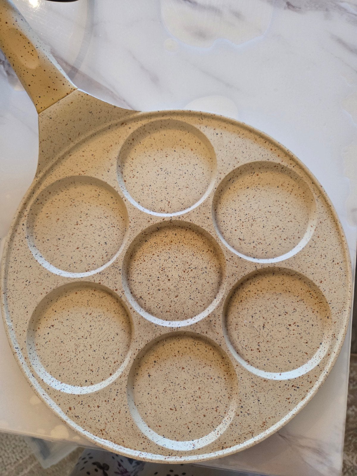 Gebruikt pannekoekjes pan  met 7 vormen -, Huis en Inrichting, Keuken | Potten en Pannen, Ophalen of Verzenden, Nieuw, Overige materialen