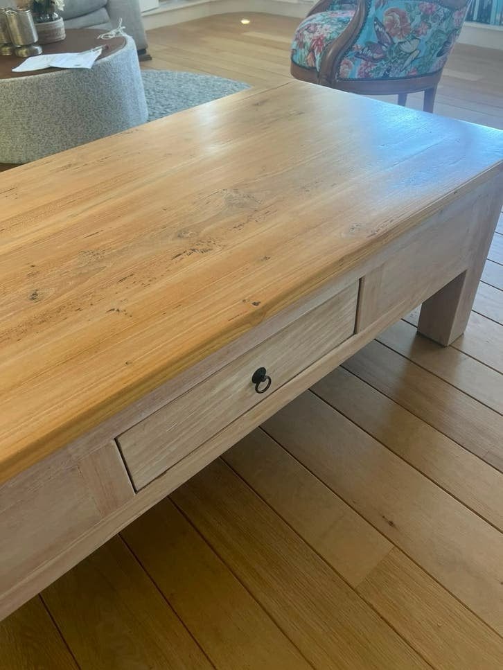 Robuuste massief eiken salontafel met 3 lades, Ophalen, Gebruikt, 100 tot 150 cm, Eikenhout