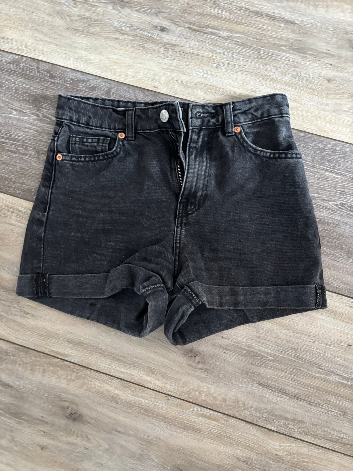 MNG Denim Mom Shorts Zwart Maat 34 (XS), Kleding | Dames, Broeken en Pantalons, Zo goed als nieuw, Maat 34 (XS) of kleiner, Zwart