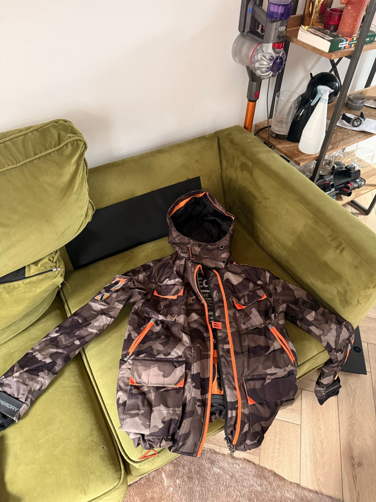 Superdry camouflage ski-jas en broek set, Kleding | Dames, Ophalen of Verzenden, Zo goed als nieuw, Pak