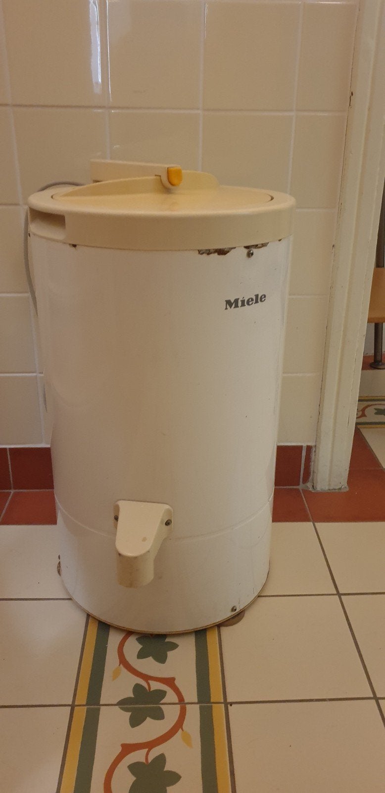 Miele Bovenlader Centrifuge - Compact en Krachtig, Ophalen, Minder dan 4 kg, Bovenlader, 85 tot 90 cm