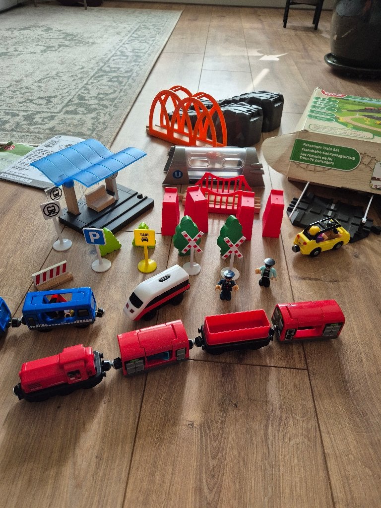 Houten treinset - passagierstrein + tunnel Playtive, Ophalen, Zo goed als nieuw