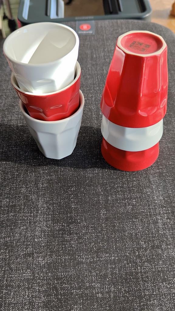 Hema mokken rood en wit - set van 6, Ophalen, Gebruikt, Keramiek, Kop(pen) en/of Schotel(s)