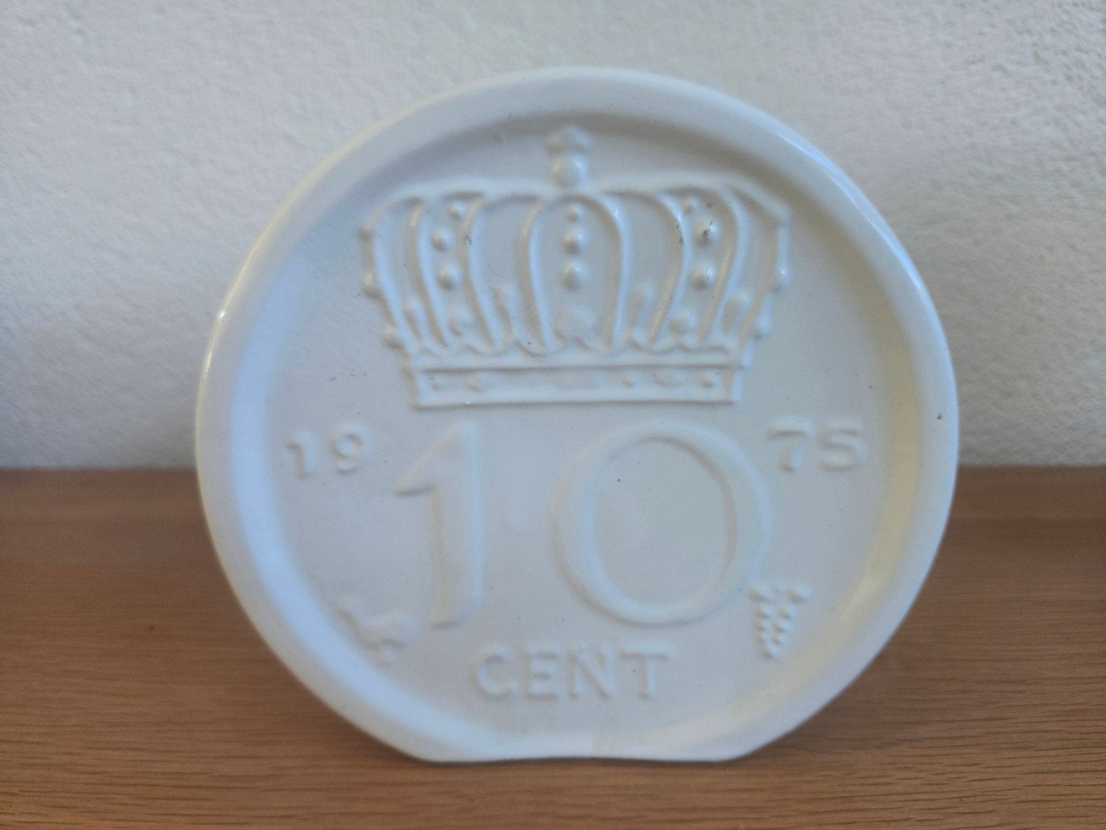 Vintage spaarpot Juliana 10 cent 1975, Verzamelen, Ophalen of Verzenden, Gebruikt, Steen, Aardewerk of Keramiek, Object of Gebouw