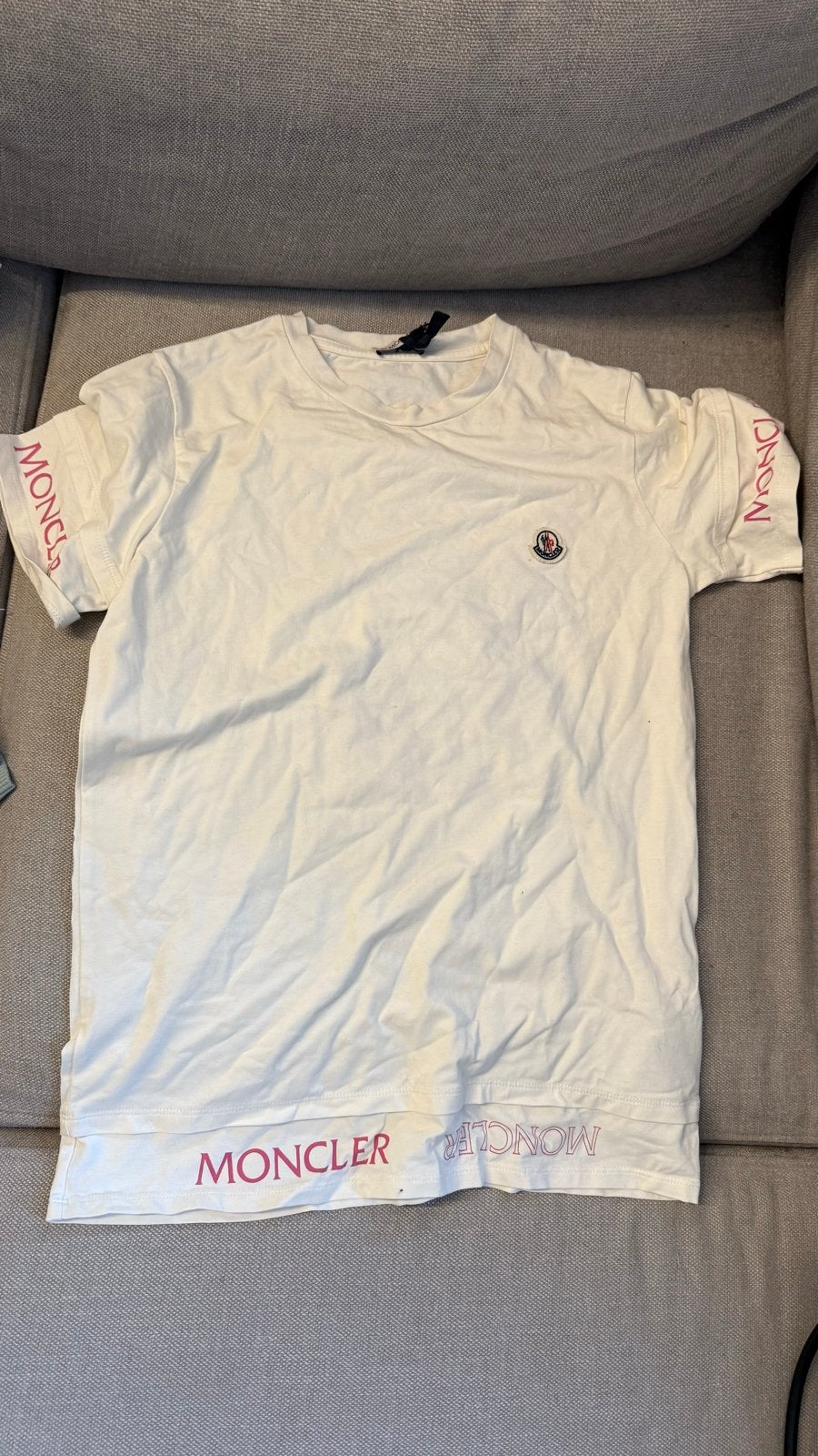 Moncler T-shirt Crème met roze logo, Beige, Ophalen of Verzenden, Korte mouw, Maat 34 (XS) of kleiner