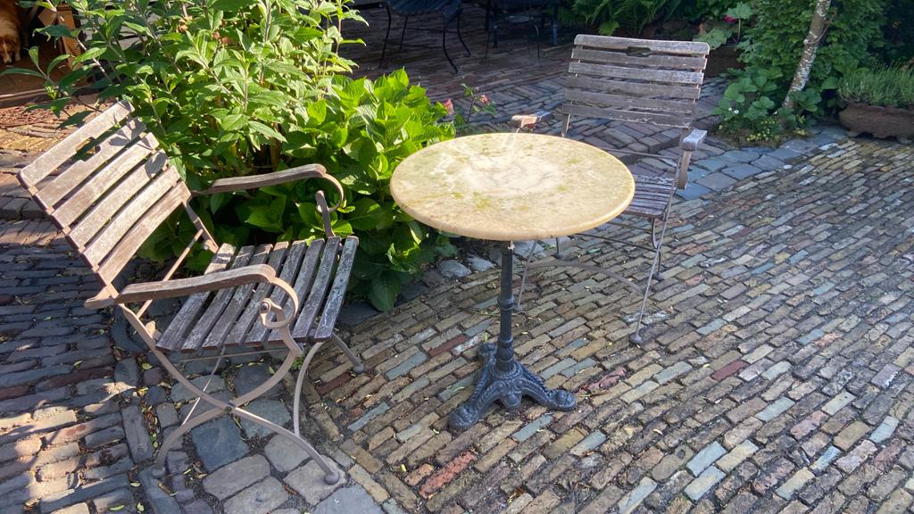 Bistro tuinsetje met tafeltje marmer en gietijzeren voet., Ophalen, Gebruikt, Overige materialen, 2 zitplaatsen