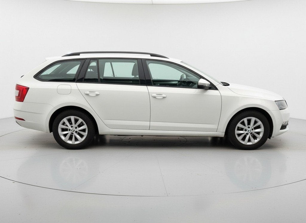 Skoda OCTAVIA 1.6 TDI GRT AMB. BNS, AUT, Apple Carplay, Navi, Auto's, Automaat, Gebruikt, Euro 6, 4 cilinders