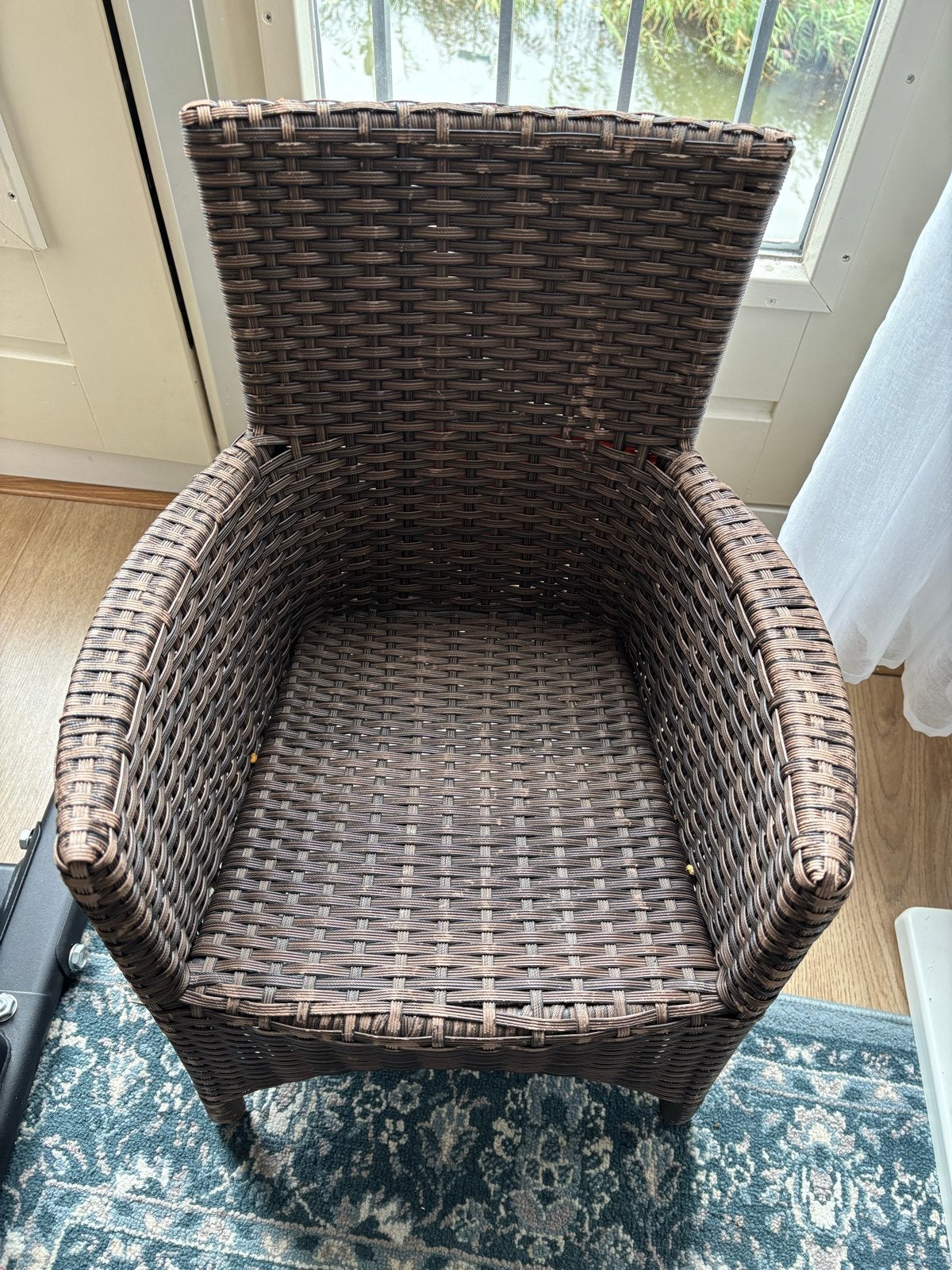 Twee rotan stoelen, één zo goed als nieuw, één gebruikt, Tuin en Terras, Ophalen, Gebruikt, Rotan