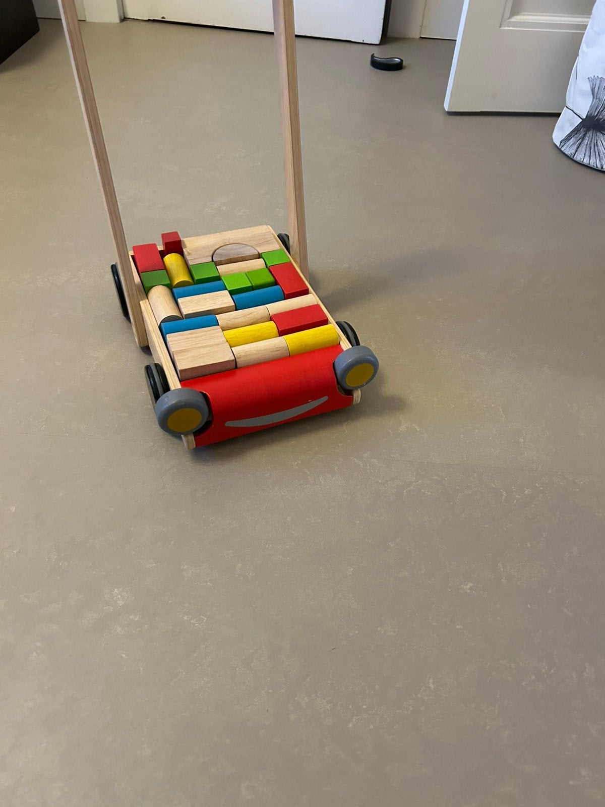 Plantoys loopwagen hout met gekleurde blokken, Kinderen en Baby's, Speelgoed | Houten speelgoed, Ophalen, Zo goed als nieuw, Duw- of Trekspeelgoed