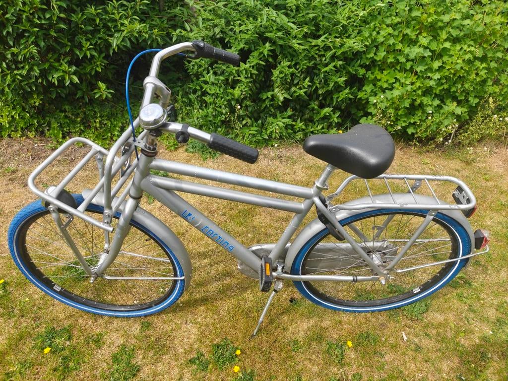 Cortina U4 Transportfiets  26 inch - Grijs met blauwe banden, Fietsen en Brommers, Fietsen | Dames | Damesfietsen, Terugtraprem
