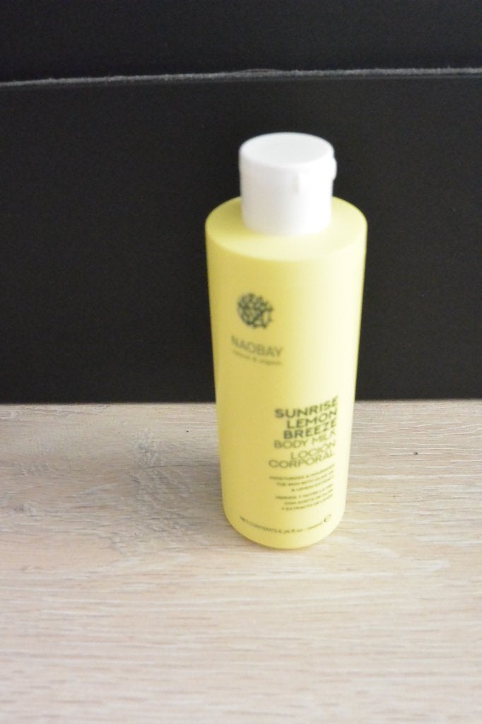 Naobay Sunrise Lemon Breeze Body Milk - 200ml, Ophalen of Verzenden, Nieuw, Bodylotion, Crème of Olie