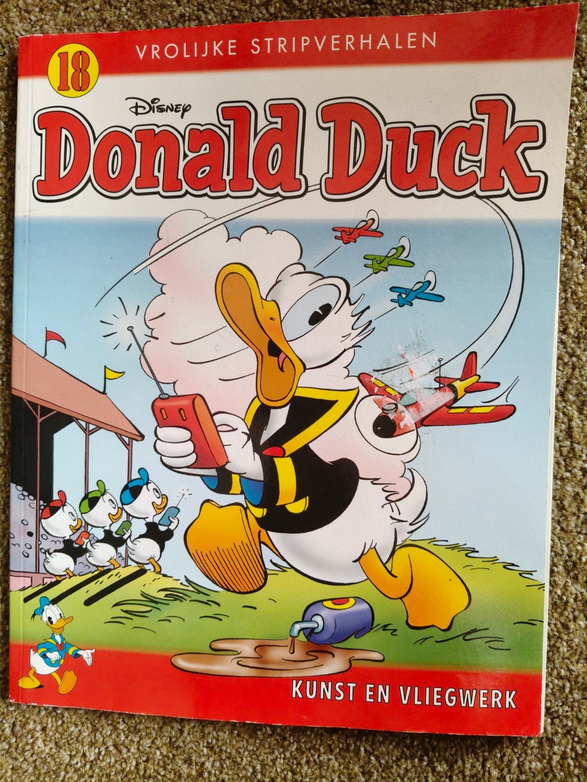 Donald Duck Vrolijke Stripverhalen 18: Kunst en Vliegwerk, Boeken, Eén stripboek, Ophalen of Verzenden, Gelezen, Walt Disney
