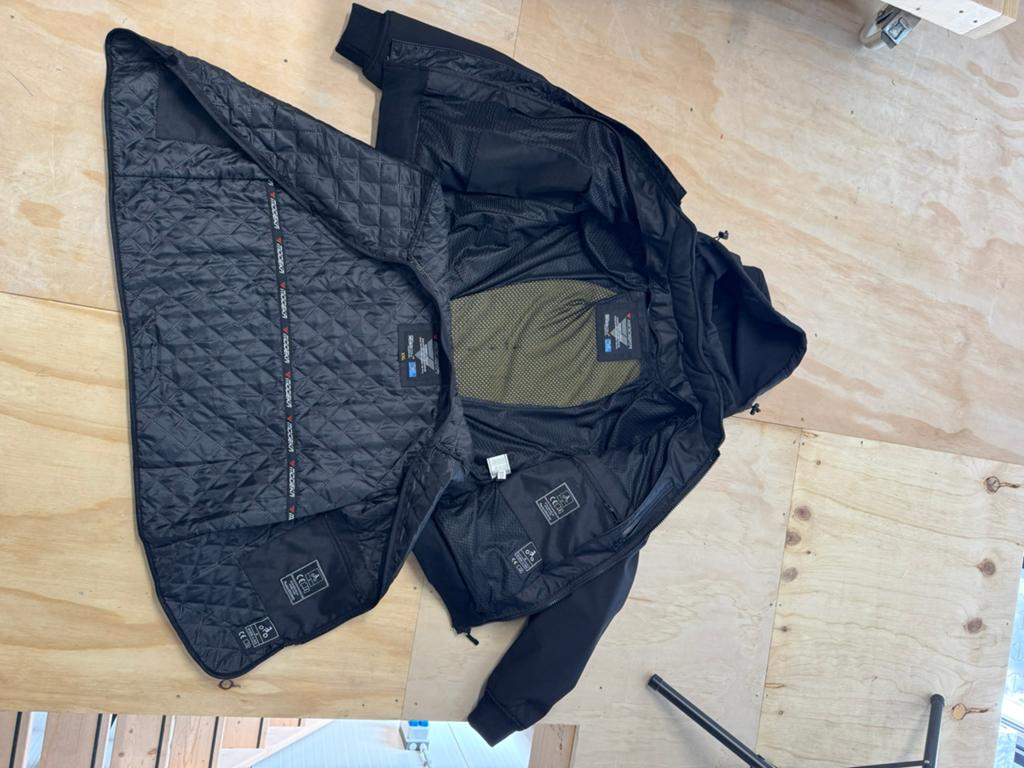 Modeka Motorjas / Quad Jas XXL Rugprotectie nieuw € 130,-, Motoren, Ophalen of Verzenden, Nieuw met kaartje, Heren, Jas | textiel