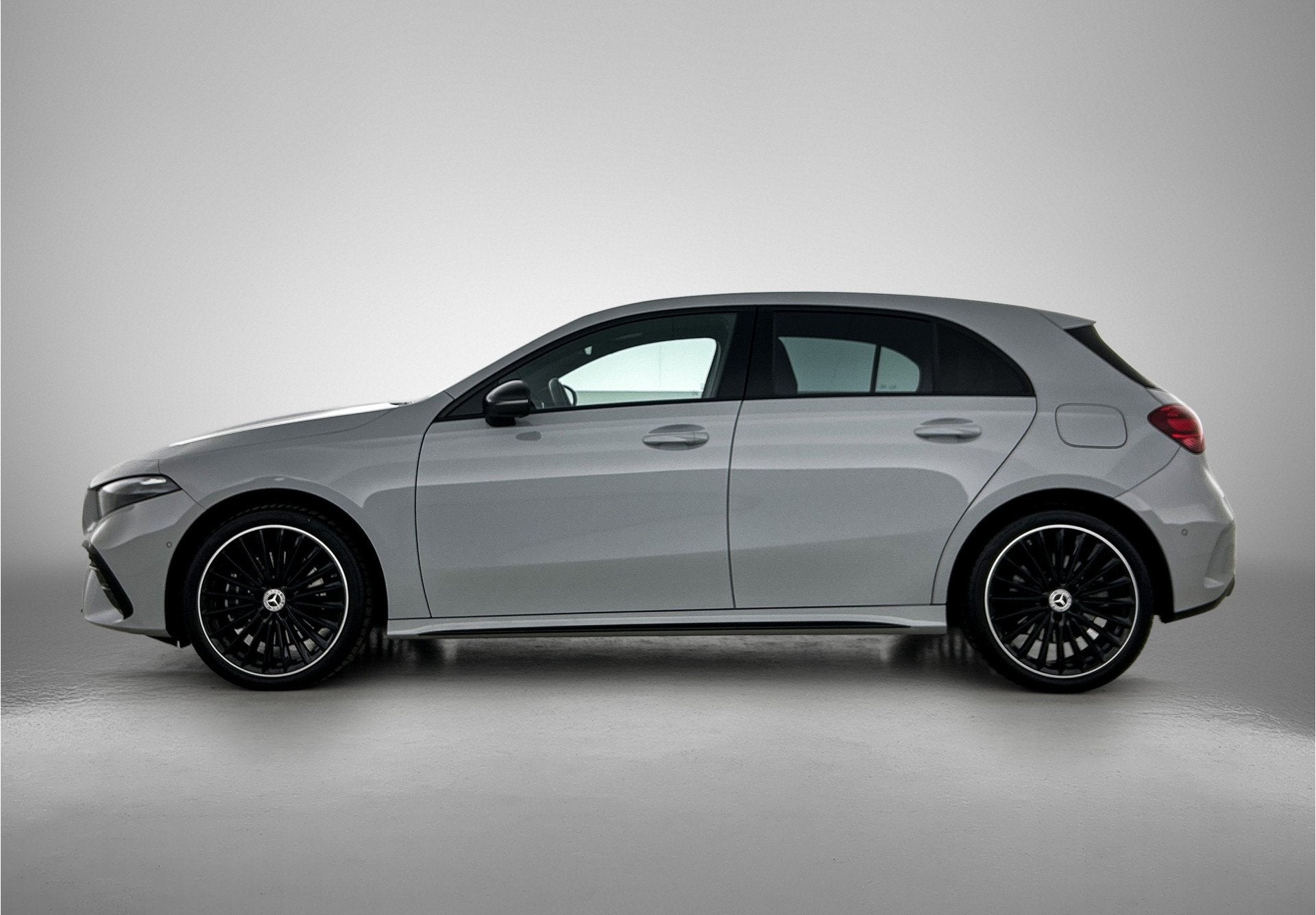 Mercedes-Benz A-Klasse 250 e AMG Nightpakket Plug-In Hybride, 12 maanden, Gebruikt, 4 cilinders, 15 kWh