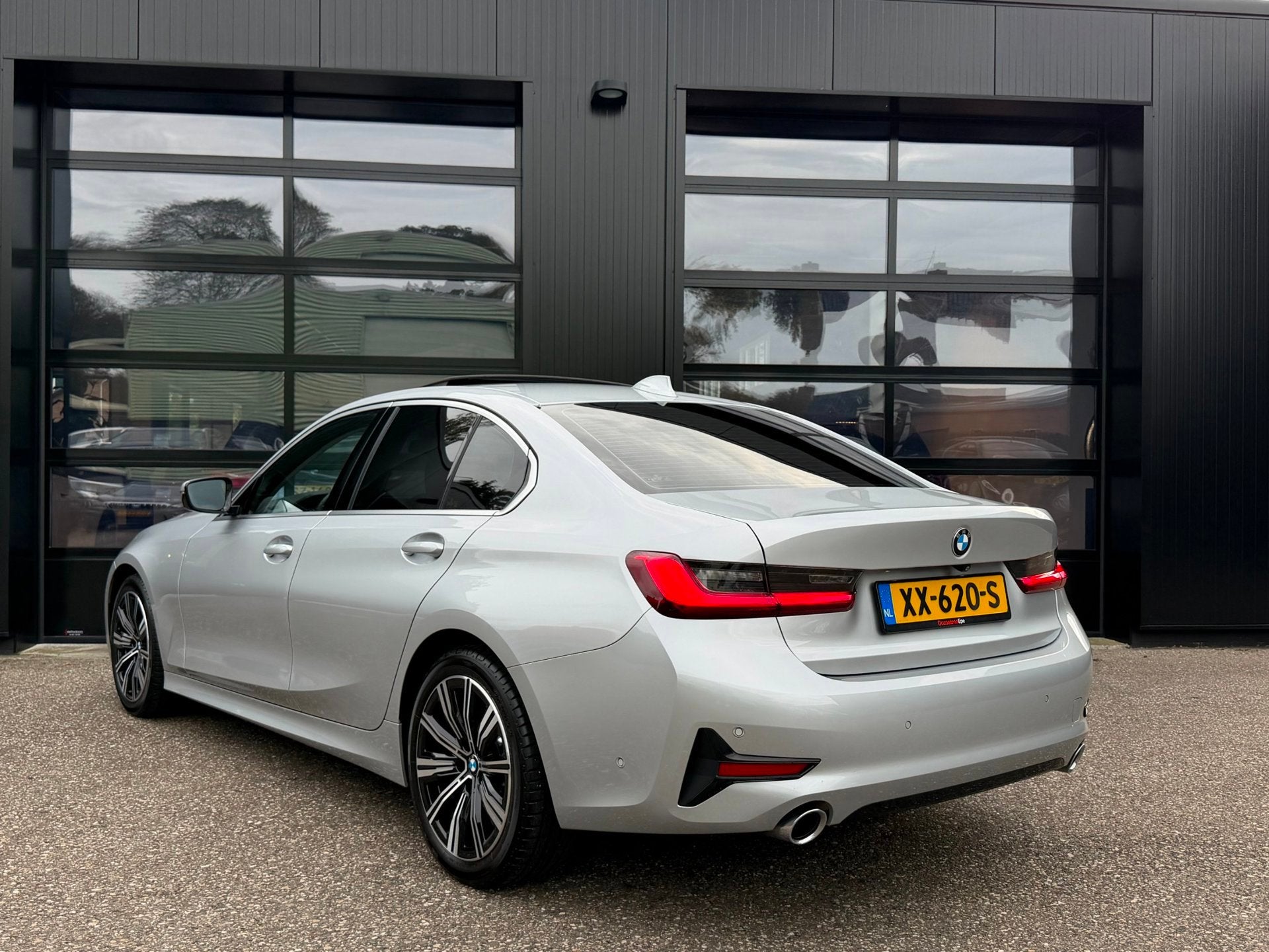 BMW 3-Serie 330i Sport Line Schuifdak Headup Live Cockpit, Auto's, Automaat, Achterwielaandrijving, Gebruikt, Euro 6