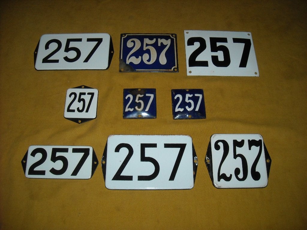 oud emaille huisnummer 257 ook 258 259 260 261 262 263 264, Ophalen of Verzenden