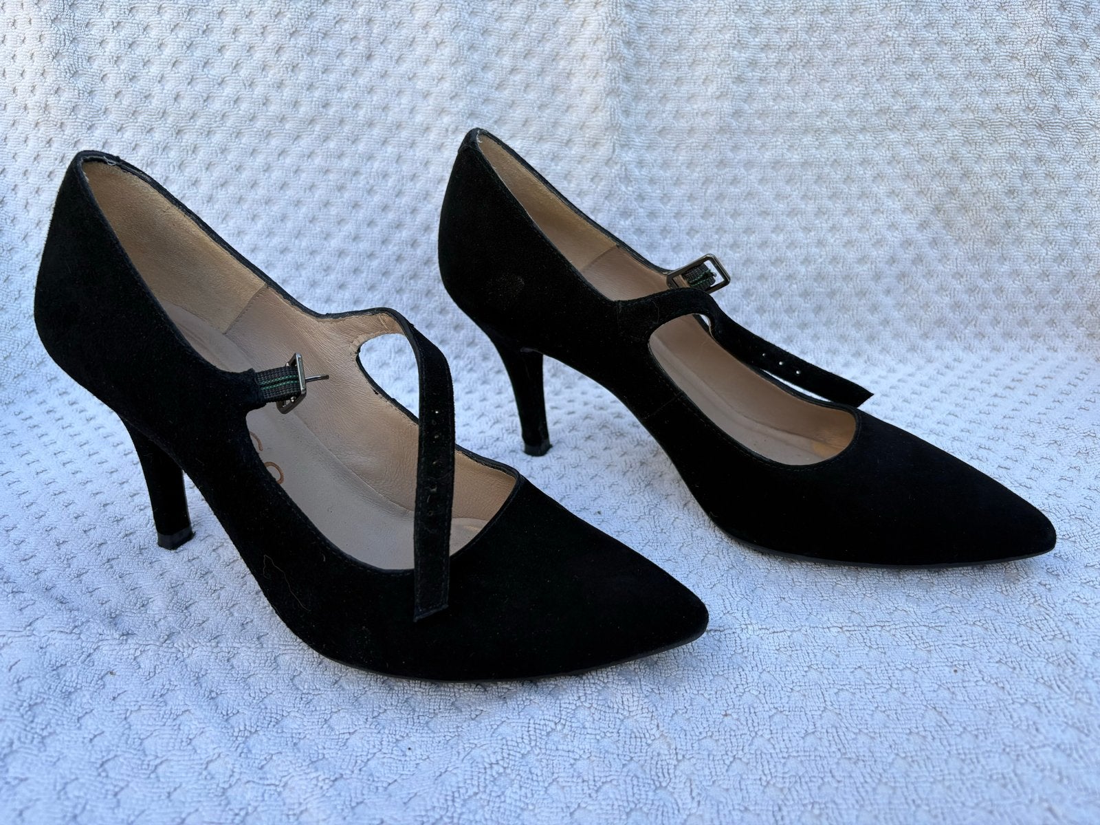 Zwarte Unisa pumps met bandje - Maat 36, Ophalen, Zo goed als nieuw, Zwart, Pumps