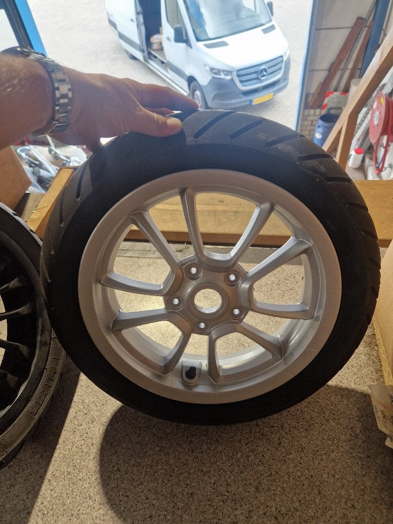 nieuw model voorwiel voor vespa primavera met goede band, Ophalen, Zo goed als nieuw, Overige typen, Vespa
