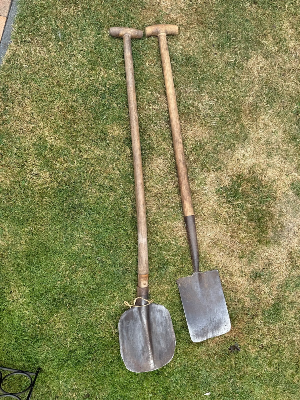 Set van 2 gebruikte schoppen met houten steel, Tuin en Terras, Hand-tuingereedschap, Ophalen, Gebruikt, Schop