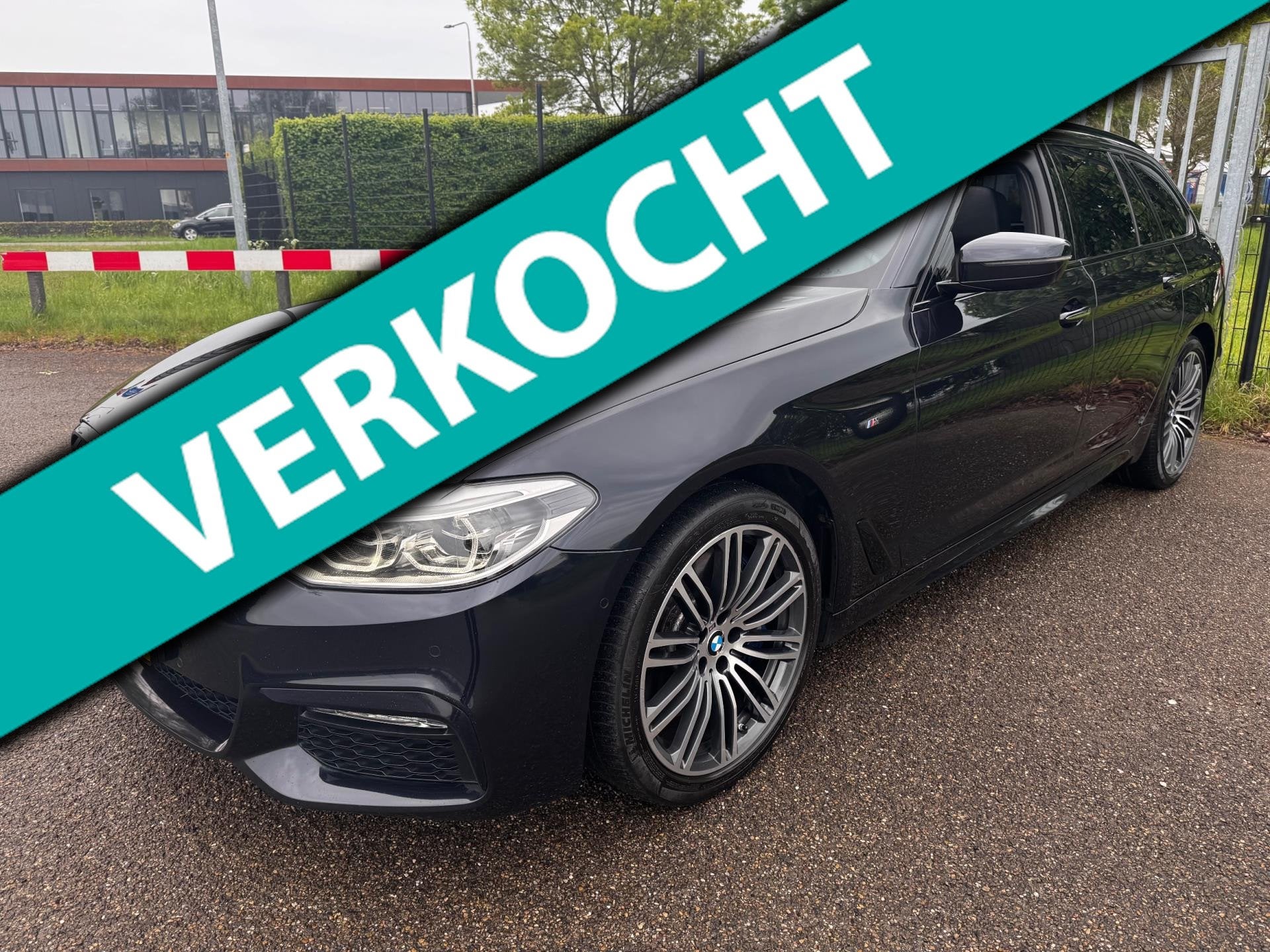 BMW 5-serie Touring 540i xDrive High Exe M-Sport Panodak Tre, Auto's, Automaat, Dealer onderhouden, Gebruikt, Euro 6