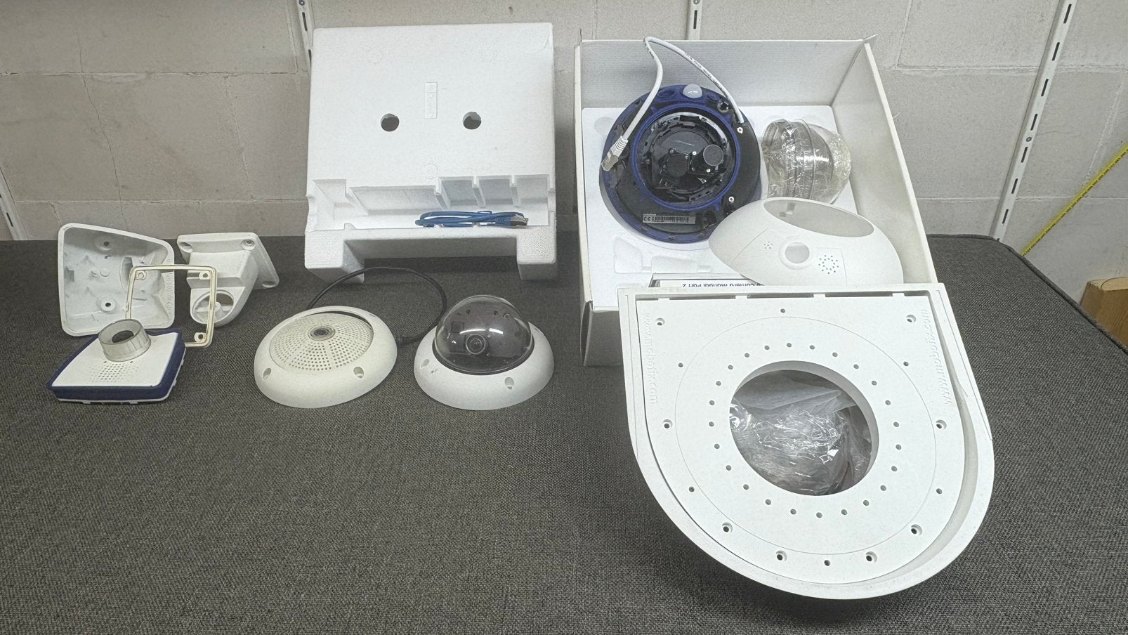 Mobotix-camera’s, 4 stuks: D12, D24, M24, Q24