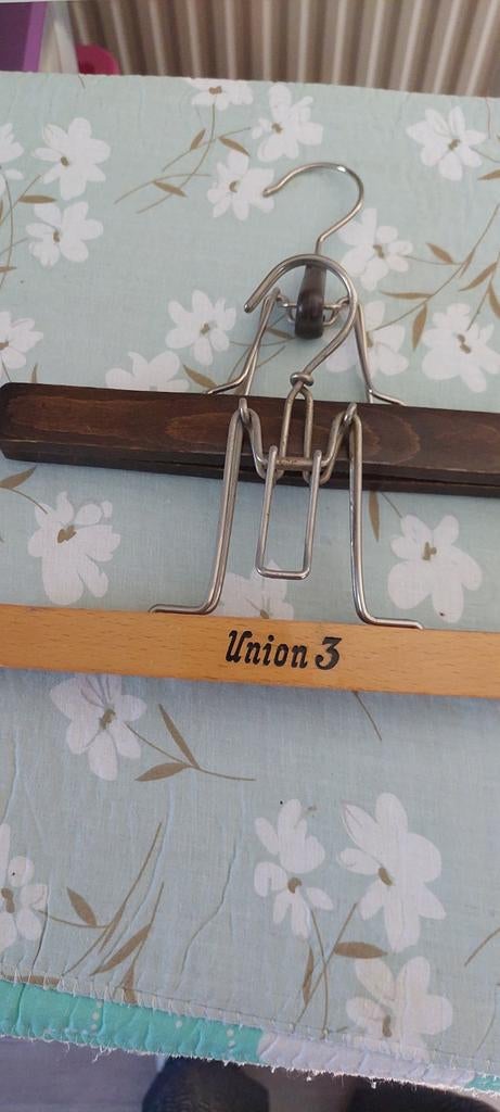 Kledinghangers broek of rok  ws 70 jaar oud, Ophalen of Verzenden, Hout