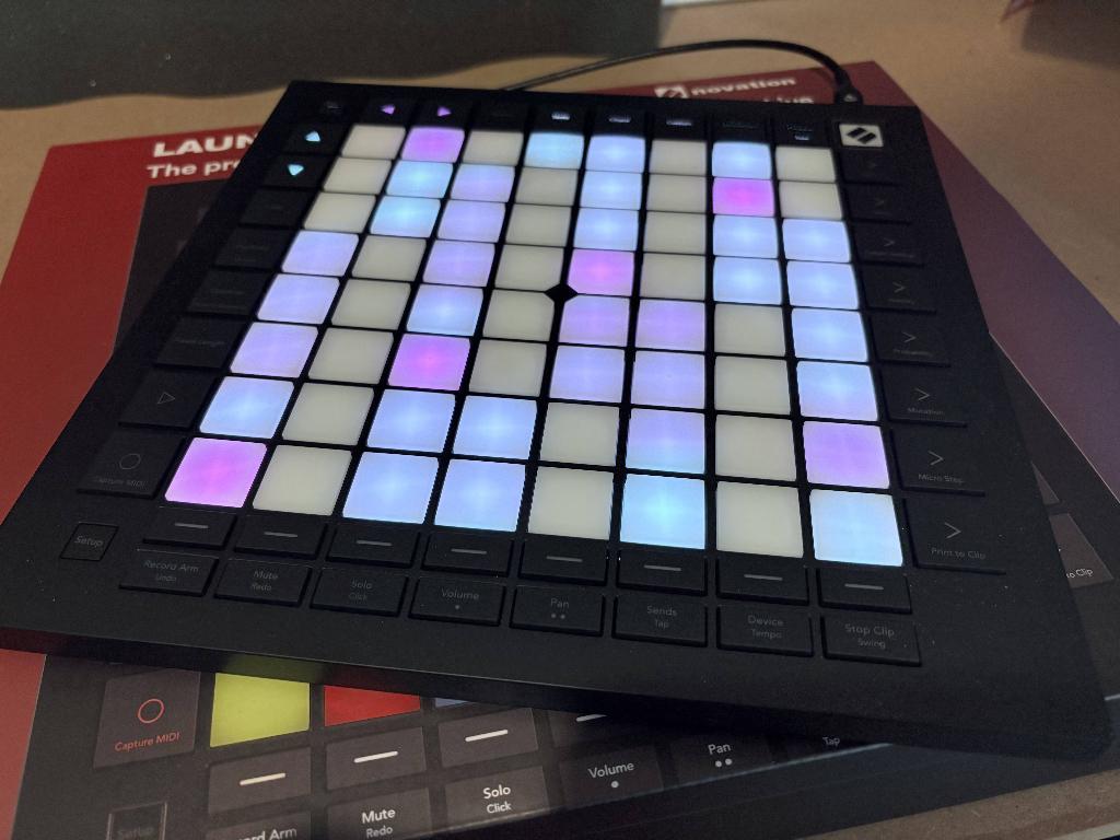 Novation Launchpad Pro MK3 - New, Muziek en Instrumenten, Midi-apparatuur, Ophalen of Verzenden, Nieuw