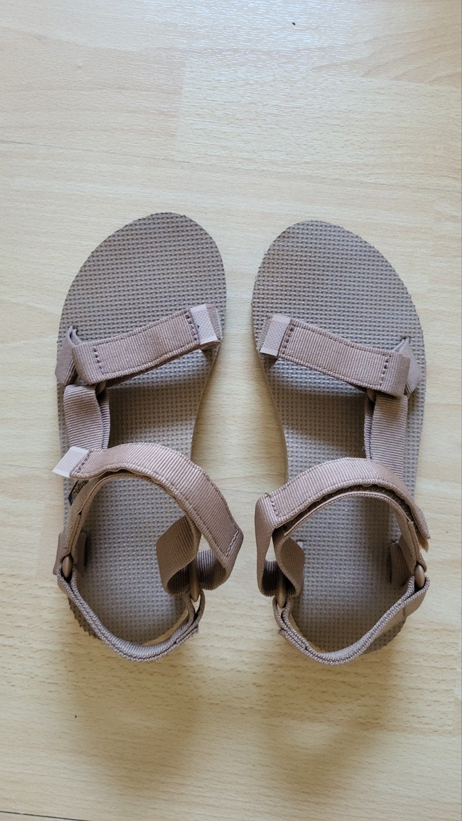 Teva's nieuw mt 37, Ophalen of Verzenden, Nieuw, Beige, Sandalen of Muiltjes