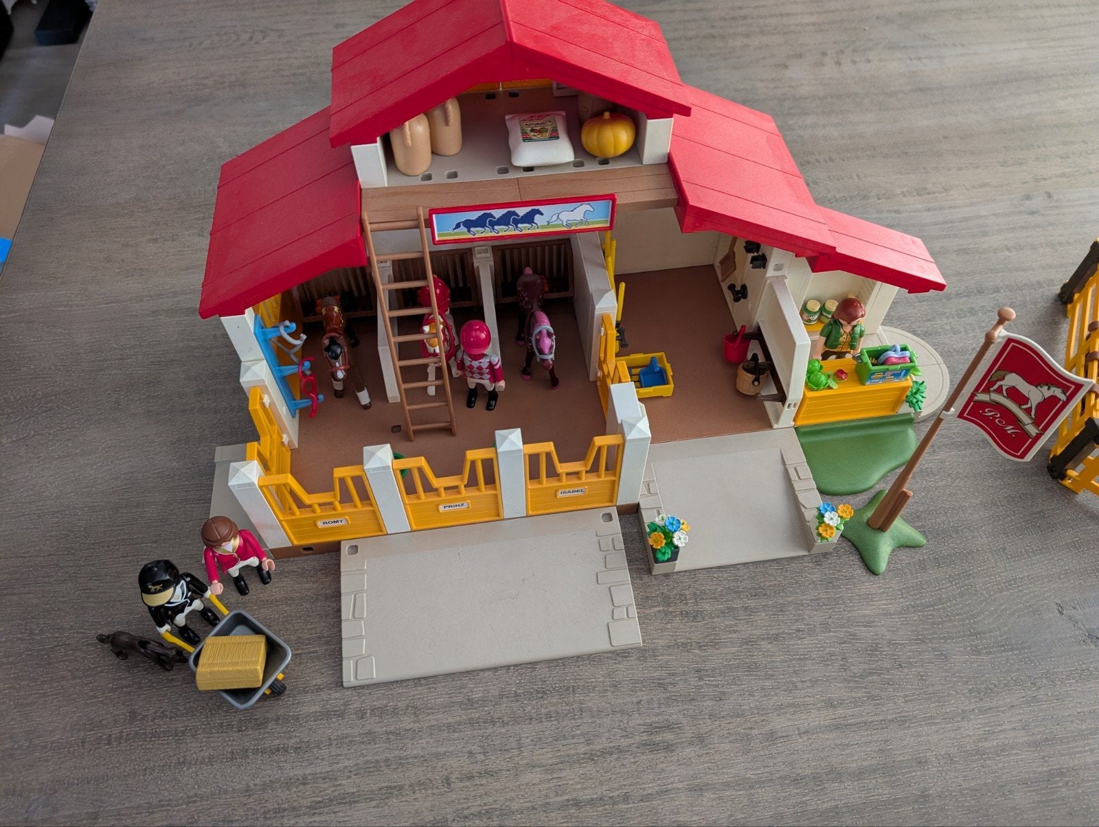 Grote paardenmanege met paardenbak, 8 paarden en accessoires, Ophalen