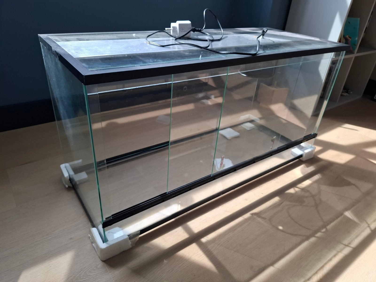 terrarium 50x40x100 met 2 schuifdeuren, Ophalen, Zo goed als nieuw, Terrarium of Paludarium