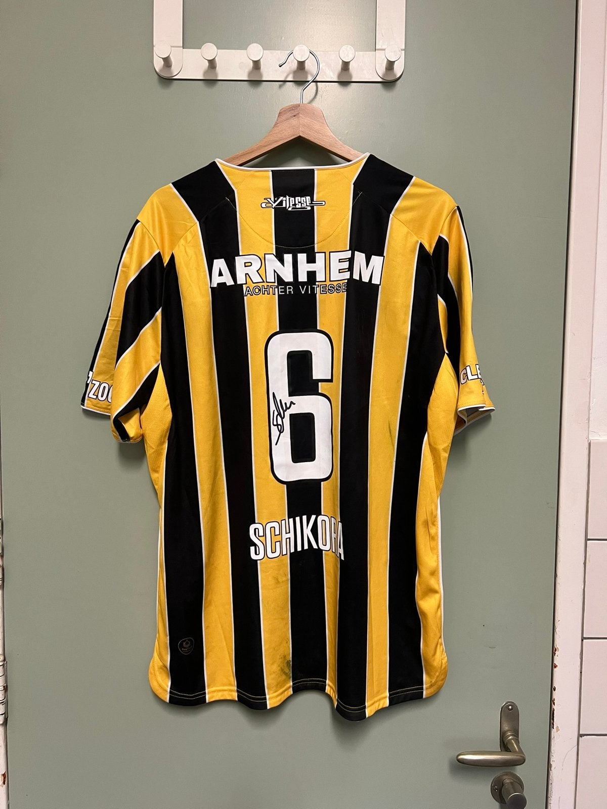 Matchworn vitesse Marco Schikora, Verzamelen, Ophalen of Verzenden, Zo goed als nieuw, Vitesse, Shirt