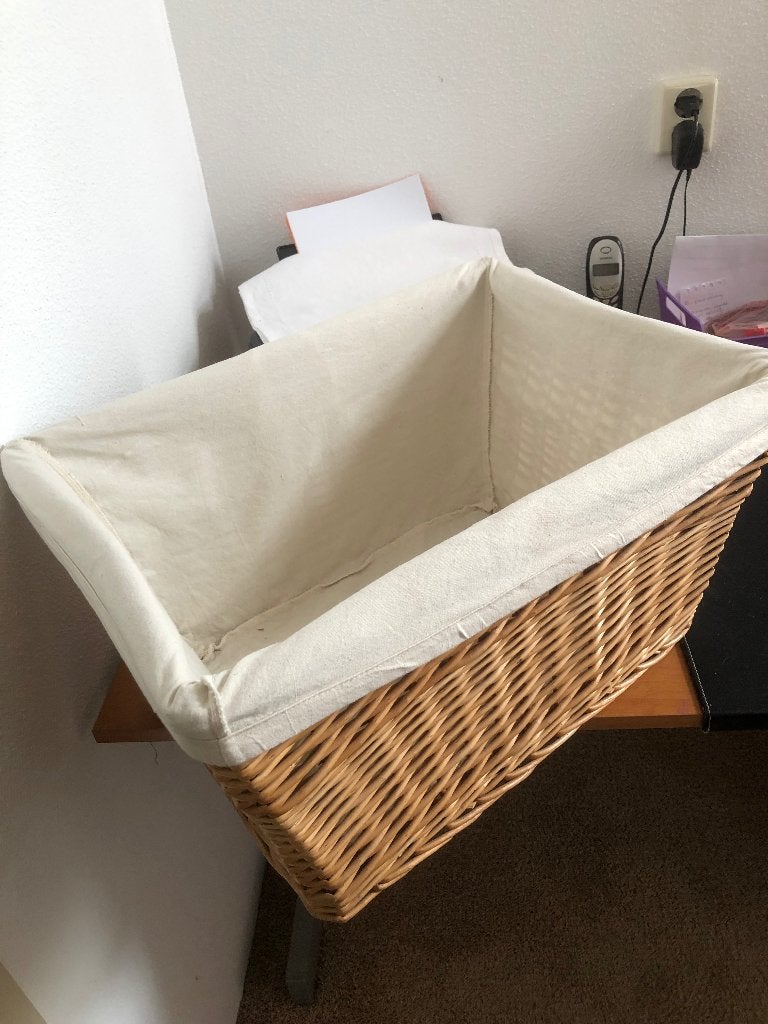 2 weinig gebruikte grote rieten manden, Huis en Inrichting, Woonaccessoires | Schalen en Manden, Mand, Vierkant, Ophalen of Verzenden