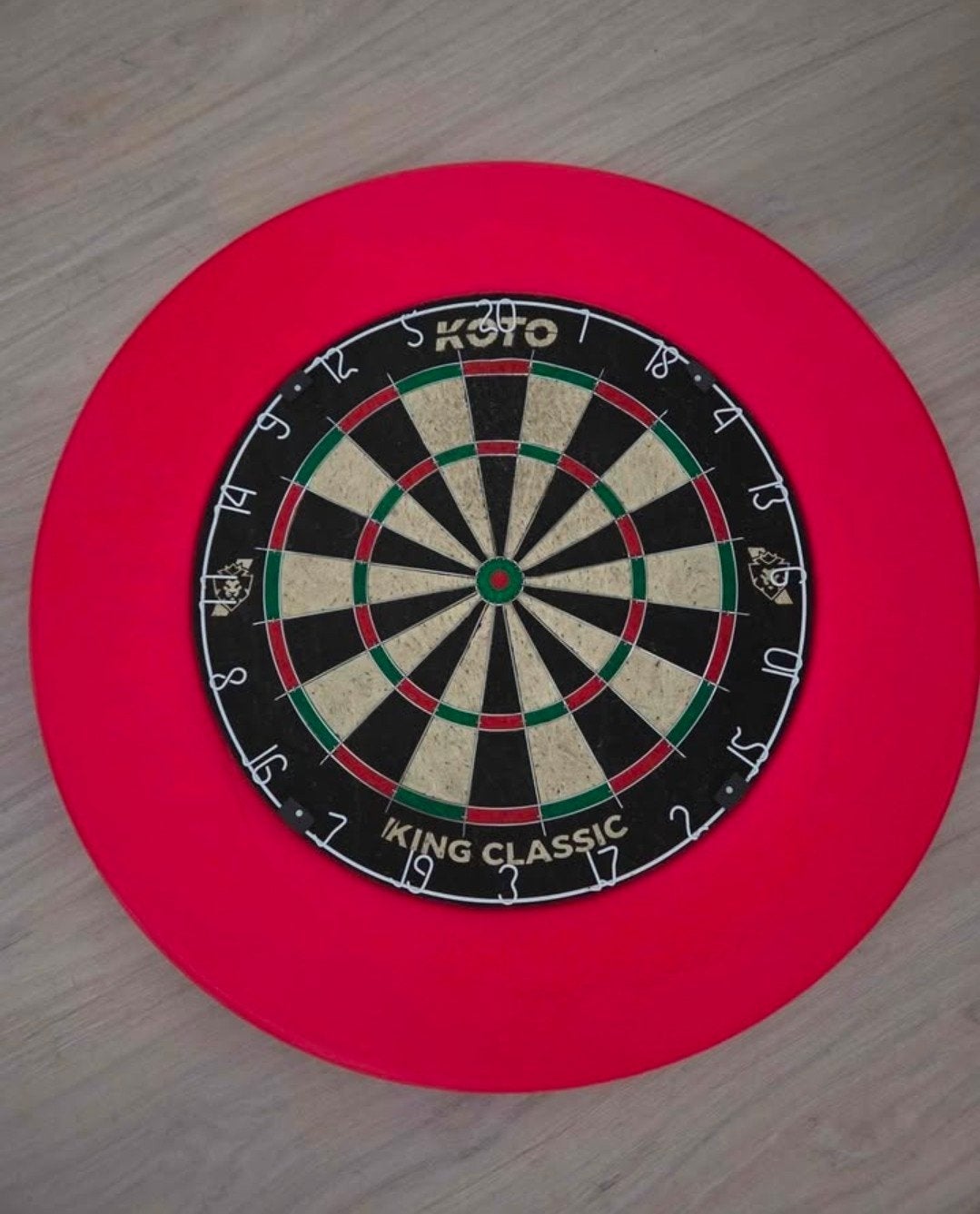 dartboard met surround ring, Sport en Fitness, Darts, Ophalen, Zo goed als nieuw, Dartbord