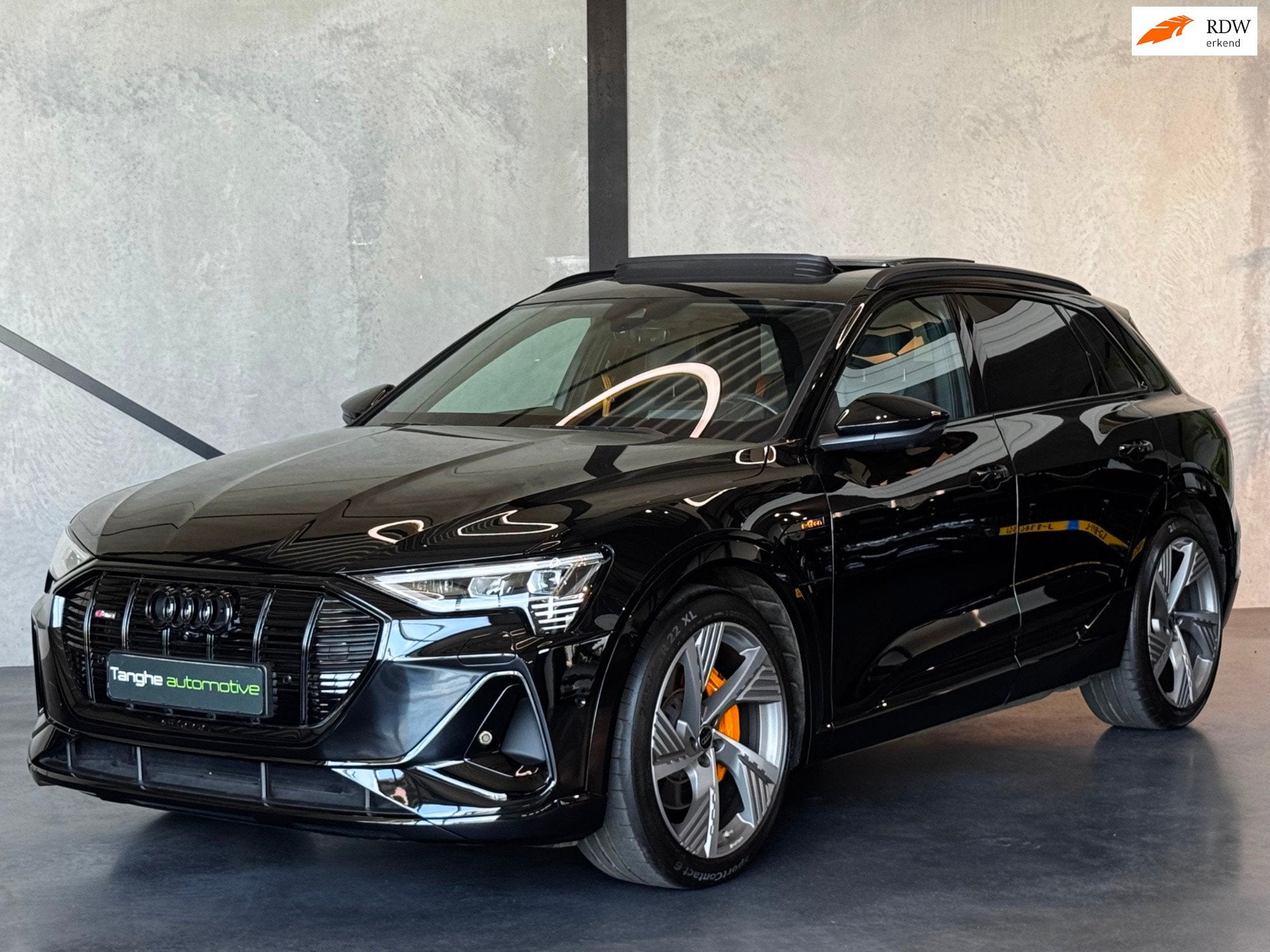 Audi E-tron 55 S Black Edition, Nachtzicht, Pano, 360, ACC, Automaat, Zwart, 95 kWh, Zwart